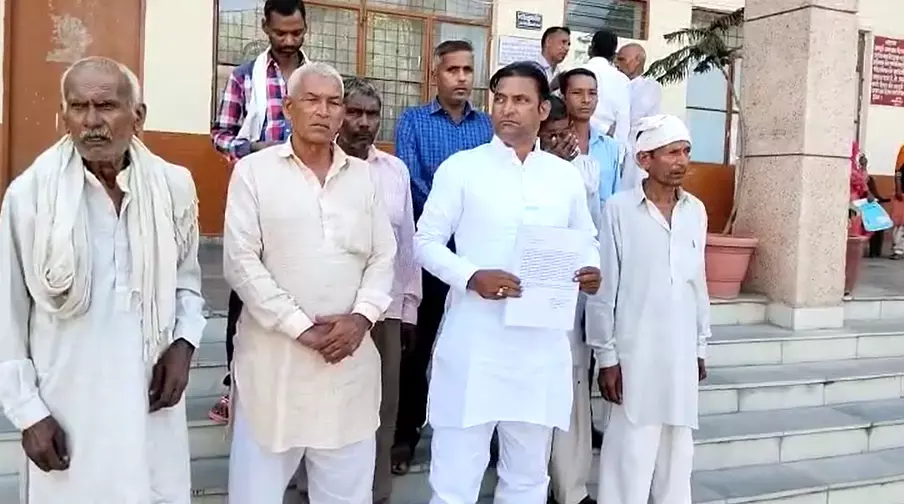 किसान नेता को अस्पताल संचालक ने दी जान से मारने की धमकी, जिला अधिकारी शामली को सोपा ज्ञापन किसान नेता को अस्पताल संचालक ने दी जान से मारने की धमकी, जिला अधिकारी शामली को सोपा ज्ञापन