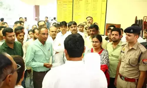 मुजफ्फरनगर : गौशाला में भूखी गायों को देख भड़के प्रभारी मंत्री! मुजफ्फरनगर : गौशाला में भूखी गायों को देख भड़के प्रभारी मंत्री!