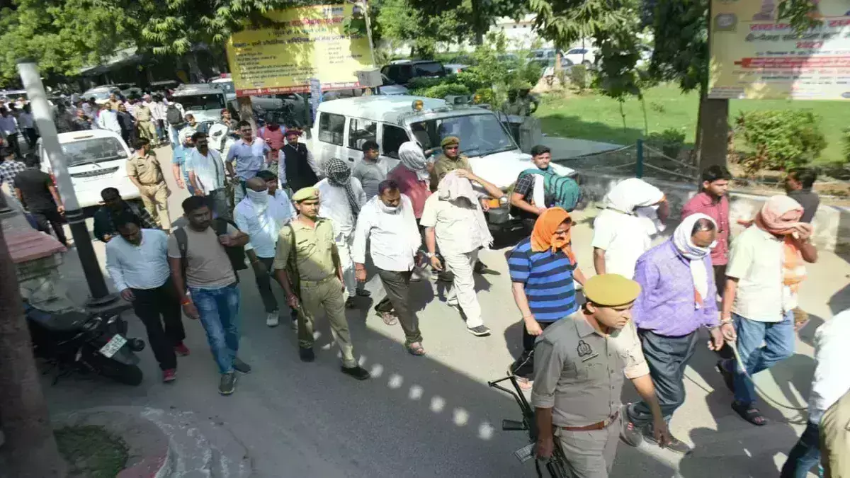 रामपुर के कारतूस कांड में 20 जवानों सहित 24 दोषियों को आज कोर्ट ने सुनाई 10-10 साल की सजा, 13 साल बाद आया फैसला रामपुर के कारतूस कांड में 20 जवानों सहित 24 दोषियों को आज कोर्ट ने सुनाई 10-10 साल की सजा, 13 साल बाद आया फैसला