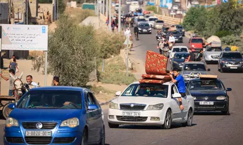 इजरायल के अल्टीमेटम के बाद देखिए- कैसे अपना घर-बार छोड़कर गाजा से निकलने लगे लोग, सामने आए खौफनाक वीडियो