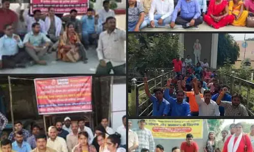 अनुदेशकों के क्रमिक अनशन का दौर जारी, प्रयागराज,झांसी सहित कई जिलों में हुआ अनशन अनुदेशकों के क्रमिक अनशन का दौर जारी, प्रयागराज,झांसी सहित कई जिलों में हुआ अनशन