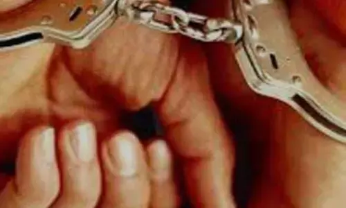 UP News: दो ठग हुए गिरफ्तार, PM का सचिव और यूपी CM का प्रोटोकॉल अफसर बन करोड़ों की करते थे ठगी