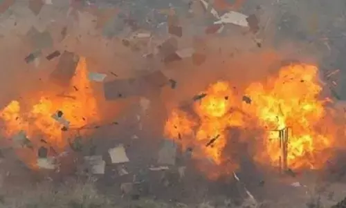 अवैध पटाखा फैक्ट्री कई विस्फोट कई मौत कई लहूलुहान लेकिन नहीं बंद हुई फैक्ट्री अवैध पटाखा फैक्ट्री कई विस्फोट कई मौत कई लहूलुहान लेकिन नहीं बंद हुई फैक्ट्री