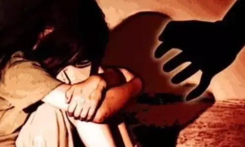 UP News: छात्रा को अगवा कर किया दुष्कर्म, विरोध करने पर चिमटे से जलाया UP News: छात्रा को अगवा कर किया दुष्कर्म, विरोध करने पर चिमटे से जलाया