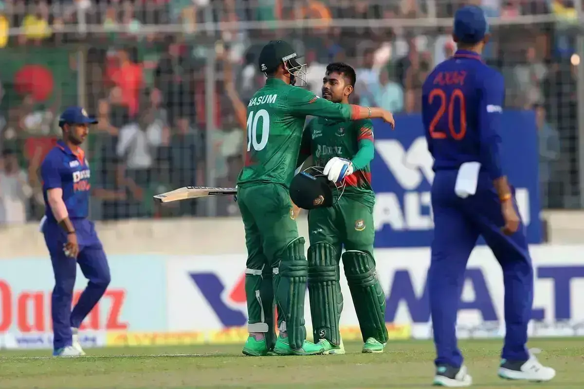 IND vs BAN: बांग्लादेश की शुरुआत दिखी धीमी, शुरूआती 8 ओवर में बनाए 37 रन IND vs BAN: बांग्लादेश की शुरुआत दिखी धीमी, शुरूआती 8 ओवर में बनाए 37 रन
