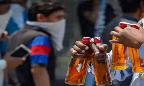 Action is being taken against those who buy cheap liquor from Delhi and enter Noida, know the full news