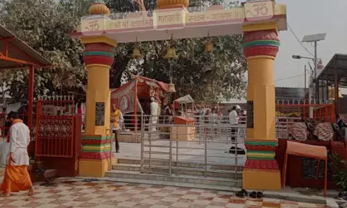 UP News: वट वृक्ष पर विराजती हैं माता वटवासिनि, दूर-दूर से आते हैं श्रद्धालु UP News: वट वृक्ष पर विराजती हैं माता वटवासिनि, दूर-दूर से आते हैं श्रद्धालु