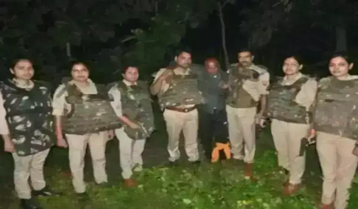 рдпреВрдкреА рдореЗрдВ рдкрд╣рд▓реА рдмрд╛рд░ рдорд╣рд┐рд▓рд╛ рдкреБрд▓рд┐рд╕рдХрд░реНрдорд┐рдпреЛрдВ рдиреЗ рдХрд┐рдпрд╛ рдПрдирдХрд╛рдЙрдВрдЯрд░, рдирд╡рд░рд╛рддреНрд░рд┐ рдореЗрдВ рджрд┐рдЦрд╛рдпрд╛ рдХрд╛рд▓реА-рджреБрд░реНрдЧрд╛ рдЬреИрд╕рд╛ рд░реМрджреНрд░ рд░реВрдк рдпреВрдкреА рдореЗрдВ рдкрд╣рд▓реА рдмрд╛рд░ рдорд╣рд┐рд▓рд╛ рдкреБрд▓рд┐рд╕рдХрд░реНрдорд┐рдпреЛрдВ рдиреЗ рдХрд┐рдпрд╛ рдПрдирдХрд╛рдЙрдВрдЯрд░, рдирд╡рд░рд╛рддреНрд░рд┐ рдореЗрдВ рджрд┐рдЦрд╛рдпрд╛ рдХрд╛рд▓реА-рджреБрд░реНрдЧрд╛ рдЬреИрд╕рд╛ рд░реМрджреНрд░ рд░реВрдк