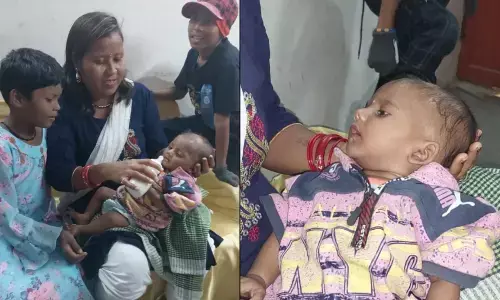 अस्सी घाट पर नवरात्रि में लावारिस मिली नवजात बच्ची, महिला ने गोद लेकर ‘अष्टमी’ दे दिया नाम अस्सी घाट पर नवरात्रि में लावारिस मिली नवजात बच्ची, महिला ने गोद लेकर ‘अष्टमी’ दे दिया नाम