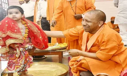 CM Yogi performed Kanya Pujan, CM Yogi will remain in Gorakhpur till Dussehra CM Yogi performed Kanya Pujan, CM Yogi will remain in Gorakhpur till Dussehra