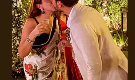 फेमस सिंगर अरमान मालिक ने आशना श्रॉफ संग की सगाई, पोस्ट के जरिए दी जानकारी फेमस सिंगर अरमान मालिक ने आशना श्रॉफ संग की सगाई, पोस्ट के जरिए दी जानकारी