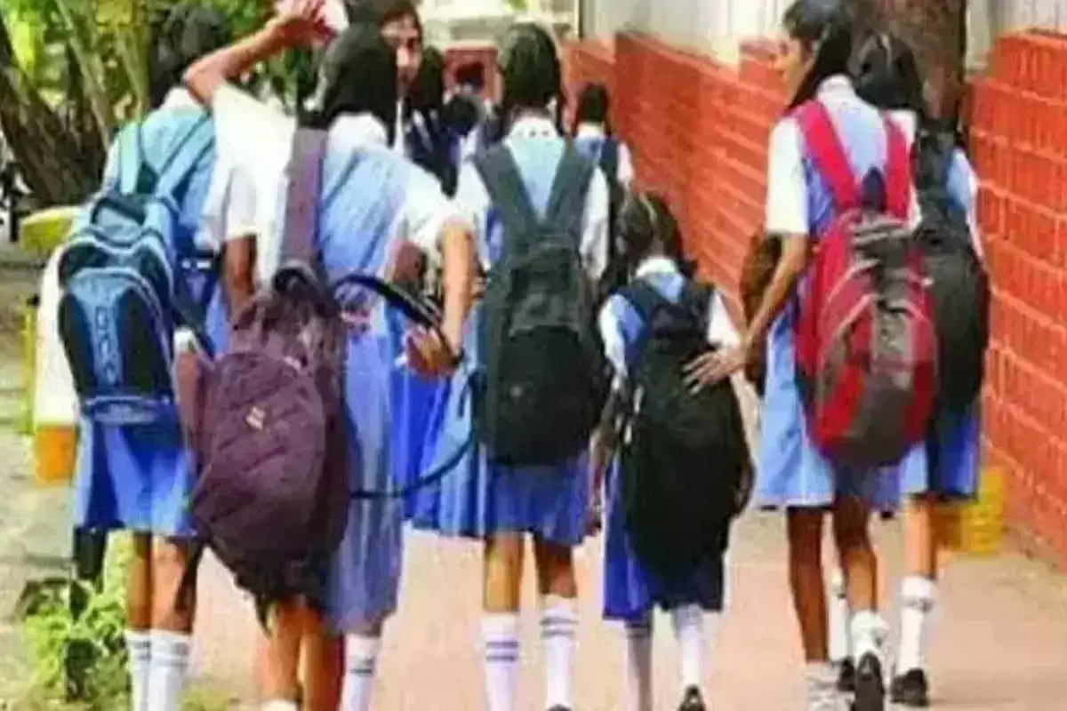 बिहार शिक्षा विभाग ने 20 लाख से अधिक बच्चों के नाम सरकारी स्कूल से काटा, जानिए वजह बिहार शिक्षा विभाग ने 20 लाख से अधिक बच्चों के नाम सरकारी स्कूल से काटा, जानिए वजह