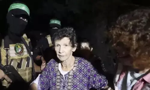 Israel-Hamas War : 2 सप्ताह बाद हमास की कैद से रिहा 85 साल की महिला ने बयां की दर्दनाक कहानी Israel-Hamas War : 2 सप्ताह बाद हमास की कैद से रिहा 85 साल की महिला ने बयां की दर्दनाक कहानी