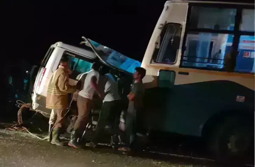 तमिलनाडु में हुआ भीषण हादसा, मौके पर ही सात लोगों की हुई मौत, असम के थे निवासी तमिलनाडु में हुआ भीषण हादसा, मौके पर ही सात लोगों की हुई मौत, असम के थे निवासी