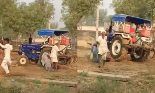 राजस्थान में क्रूरता की हदें पार; भरतपुर में युवक को ट्रैक्टर से 8 बार कुचला, देखिए- हृदयविदारक Video राजस्थान में क्रूरता की हदें पार; भरतपुर में युवक को ट्रैक्टर से 8 बार कुचला, देखिए- हृदयविदारक Video