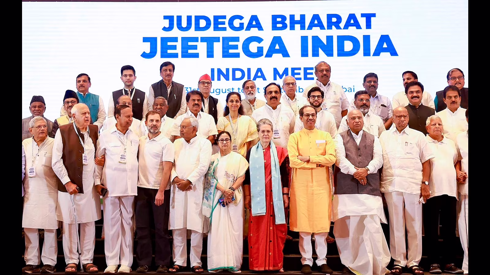 INDIA गठबंधन में प्रधानमंत्री पद के लिए भिड़े दो सहयोगी दल, जानिए क्या है पूरा मामला INDIA गठबंधन में प्रधानमंत्री पद के लिए भिड़े दो सहयोगी दल, जानिए क्या है पूरा मामला