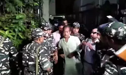 ED ने 15 घंटे की छापेमारी के बाद ममता बनर्जी के मंत्री ज्योतिप्रिय मल्लिक को किया गिरफ्तार, बोले-  मैं गहरी साजिश का शिकार ED ने 15 घंटे की छापेमारी के बाद ममता बनर्जी के मंत्री ज्योतिप्रिय मल्लिक को किया गिरफ्तार, बोले-  मैं गहरी साजिश का शिकार