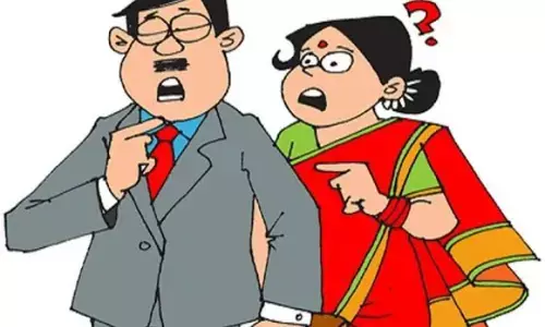 मैडम। मेरा पति मुझे प्यार नहीं करता..उसे सबक सीखा दो..पत्नी ने की पुलिस से अजीब मांग मैडम। मेरा पति मुझे प्यार नहीं करता..उसे सबक सीखा दो..पत्नी ने की पुलिस से अजीब मांग