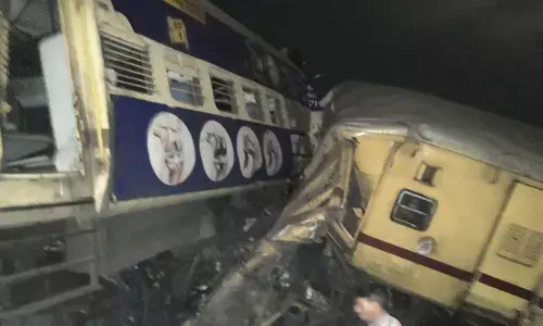 Train Accident : अभी-अभी आंध्र प्रदेश में दो पैसेंजर ट्रेन आपस में टकराईं, 3 यात्रियों की मौत कई घायल, मचा हड़कंप!