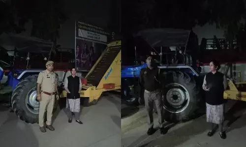 मुजफ्फरनगर : एसडीएम मोनालिसा जौहरी ने अवैध खनन करते पकड़े चार ट्रैक्टर व एक मशीन मुजफ्फरनगर : एसडीएम मोनालिसा जौहरी ने अवैध खनन करते पकड़े चार ट्रैक्टर व एक मशीन