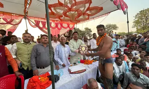 ऐतिहासिक रानी की बाग की दंगल में सोरांव के रैवर बने चैंपियन, महिला पहलवानो ने दंगल में दिखाई अपनी प्रतिभा ऐतिहासिक रानी की बाग की दंगल में सोरांव के रैवर बने चैंपियन, महिला पहलवानो ने दंगल में दिखाई अपनी प्रतिभा