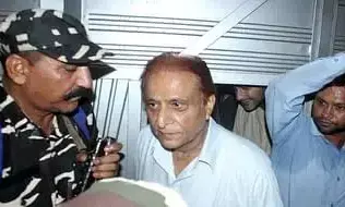 आजम खां को एक और झटका, रामपुर पब्लिक स्कूल की लीज और कार्यालय होगा बंद, सीएम योगी ने दी मंजूरी आजम खां को एक और झटका, रामपुर पब्लिक स्कूल की लीज और कार्यालय होगा बंद, सीएम योगी ने दी मंजूरी