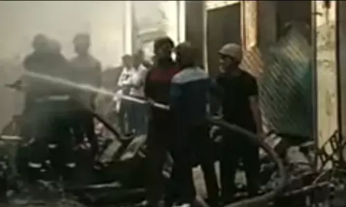 UP News: सिद्धार्थनगर के अवैध पटाखा फैक्ट्री में हुआ धमाका, 2 लोगों की हुई मौत