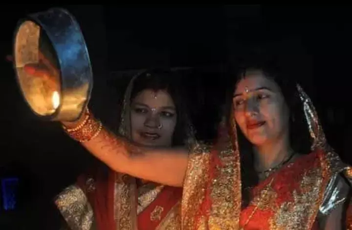 मुझे करवाचौथ व्रत रखना है,अपनी धर्मपत्नी की सेवा करनी है..छुट्टी के लिए कर्मचारी ने लिखा पत्र मुझे करवाचौथ व्रत रखना है,अपनी धर्मपत्नी की सेवा करनी है..छुट्टी के लिए कर्मचारी ने लिखा पत्र