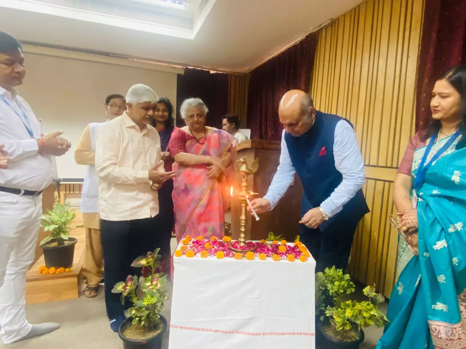 इहबास में साइकिएट्रिक नर्सिंग विभाग साइकिएट्रिक नर्सिग डिप्लोमा डीपीएस और न्यूरोलोजी विभाग की ओर से न्यूरो फैलिएटिव ओपीडी सर्विसेज की शुरुआत इहबास में साइकिएट्रिक नर्सिंग विभाग साइकिएट्रिक नर्सिग डिप्लोमा डीपीएस और न्यूरोलोजी विभाग की ओर से न्यूरो फैलिएटिव ओपीडी सर्विसेज की शुरुआत