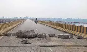 rift occurred a few hours after the inauguration of the Prayagraj bridge, Akhilesh cornered the government.