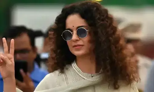 कंगना रनौत ने राजनीति में उतरने के दिये संकेत, कहा- प्रभु  की कृपा रही तो उतरेंगे कंगना रनौत ने राजनीति में उतरने के दिये संकेत, कहा- प्रभु  की कृपा रही तो उतरेंगे