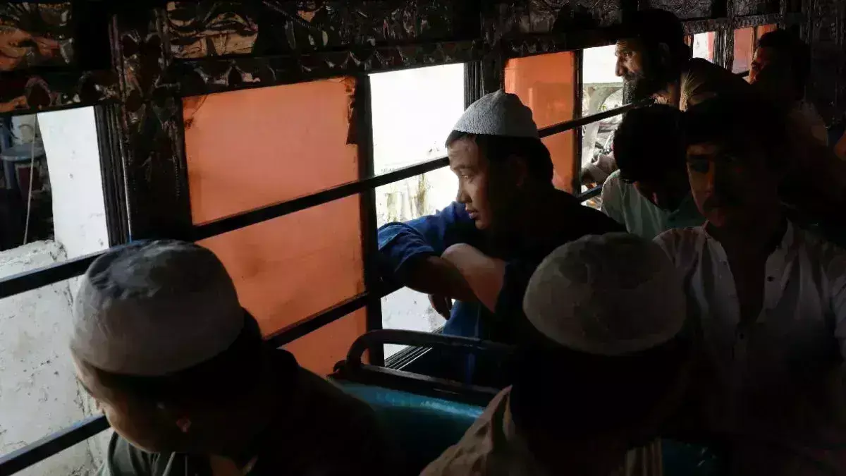 बिना दस्तावेज वाले अफगानियों को निकालने के लिए पकिस्तान ने और अधिक सीमा केंद्र, जानिये क्या है हालात बिना दस्तावेज वाले अफगानियों को निकालने के लिए पकिस्तान ने और अधिक सीमा केंद्र, जानिये क्या है हालात