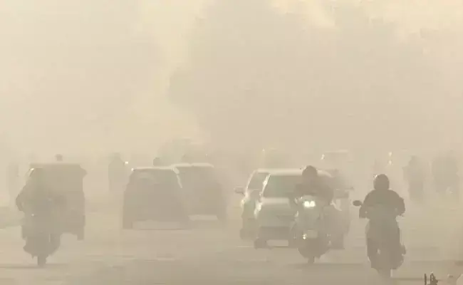 The air of Delhi and UP is also poisonous, people are having trouble breathing The air of Delhi and UP is also poisonous, people are having trouble breathing