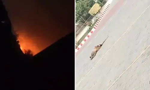 पाकिस्तान के मियांवली एयरबेस पर आतंकी हमला; मचाया कोहराम! कई विमान और टैंक तबाह, 3 आतंकी मार गिराए पाकिस्तान के मियांवली एयरबेस पर आतंकी हमला; मचाया कोहराम! कई विमान और टैंक तबाह, 3 आतंकी मार गिराए