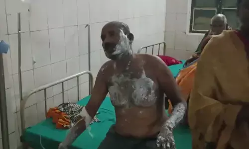 सीएम योगी के कार्यक्रम के दौरान आत्मदाह का प्रयास बाद मचा हड़कम्प सीएम योगी के कार्यक्रम के दौरान आत्मदाह का प्रयास बाद मचा हड़कम्प