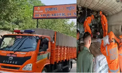 नेपाल में आए विनाशकारी भूकंप से पीड़ितों की मदद के लिए 11 एनडीआरएफ वाराणसी ने भेजी राहत सामग्री नेपाल में आए विनाशकारी भूकंप से पीड़ितों की मदद के लिए 11 एनडीआरएफ वाराणसी ने भेजी राहत सामग्री