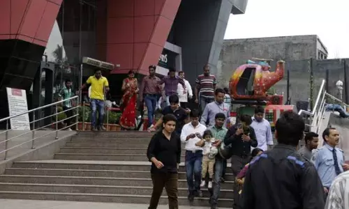 UP News: गोरखपुर में फिर आया भूकंप, लोग घरों से बाहर निकले UP News: गोरखपुर में फिर आया भूकंप, लोग घरों से बाहर निकले
