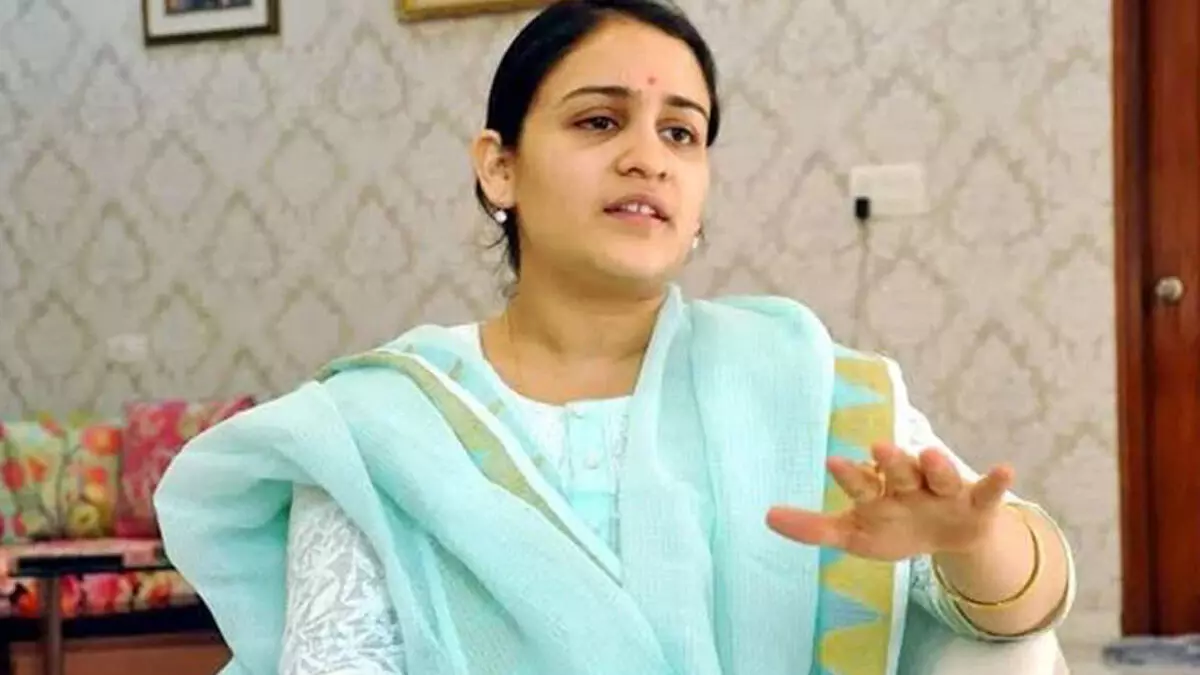 Aparna Yadav got angry on Nitish Kumar statement and asked him to resign from the post of CM