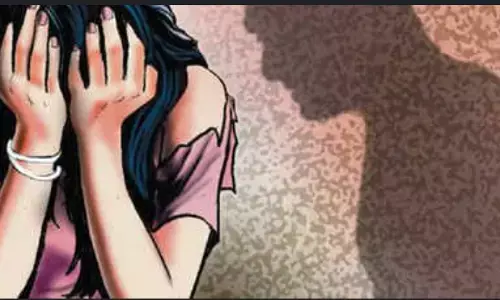 UP News: झोपड़पट्टी में रहने वाली लड़की से हुआ रेप, हुई गर्भवती