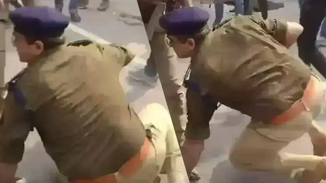 कानपुर में ABVP के छात्रों की गुंडागर्दी, बीच सड़क IPS को धक्का देकर जमीन पर गिराया कानपुर में ABVP के छात्रों की गुंडागर्दी, बीच सड़क IPS को धक्का देकर जमीन पर गिराया