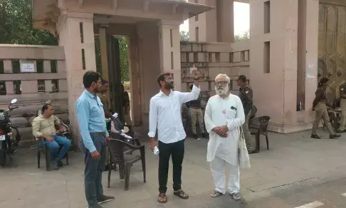 योगी सरकार ने किया ईको गार्डन को परिवर्तित खुले जेल में, संदीप पाण्डेय को भी पुलिस ने धरना दे रही महिलाओं से मिलने नहीं दिया योगी सरकार ने किया ईको गार्डन को परिवर्तित खुले जेल में, संदीप पाण्डेय को भी पुलिस ने धरना दे रही महिलाओं से मिलने नहीं दिया