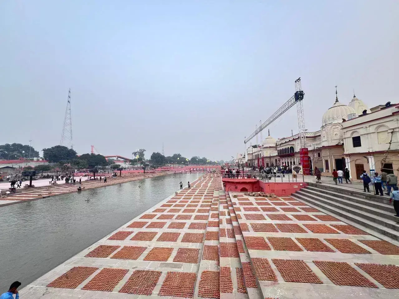 राम के रंग में रंगी अयोध्या,  CM योगी ने उतारी आरती, थोड़ी देर में दीपोत्सव