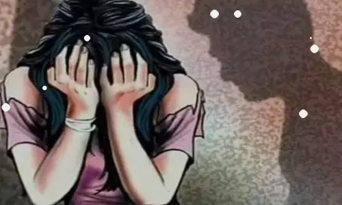 UP News: आगरा में दीपावली पर महिला के साथ गैंगरेप, जबरन पिलाई शराब किया रेप UP News: आगरा में दीपावली पर महिला के साथ गैंगरेप, जबरन पिलाई शराब किया रेप