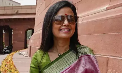 घूसकांड में घिरीं सांसद महुआ मोइत्रा को ममता बनर्जी ने TMC में दी ये नई जिम्मेदारी घूसकांड में घिरीं सांसद महुआ मोइत्रा को ममता बनर्जी ने TMC में दी ये नई जिम्मेदारी