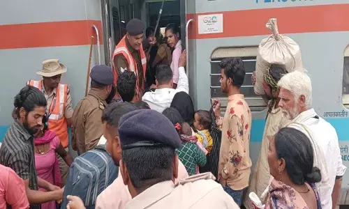 भारी भीड़ को देखते हुए रेलवे ने किया इन फेस्टिवल स्पेशल ट्रेन चलाने का ऐलान, जान लें टाइम टेबल और तारीख भारी भीड़ को देखते हुए रेलवे ने किया इन फेस्टिवल स्पेशल ट्रेन चलाने का ऐलान, जान लें टाइम टेबल और तारीख