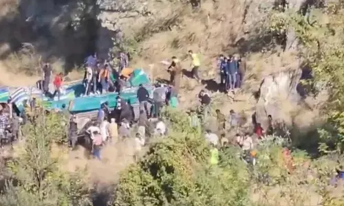 जम्मू-कश्मीर में बड़ा हादसा : डोडा में बस खाई में गिरी 36 की मौत, कई घायल, पीएम मोदी ने जताया दुःख जम्मू-कश्मीर में बड़ा हादसा : डोडा में बस खाई में गिरी 36 की मौत, कई घायल, पीएम मोदी ने जताया दुःख