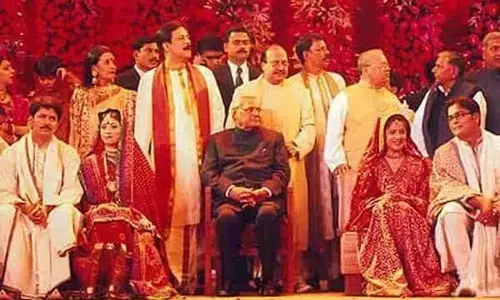 सहारा को बेसहारा करने वाले रोशनलाल की कहानी: क्या साथ जायेगा कौन याद आयेगा?