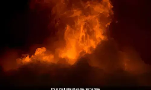 चीन की कोयला कंपनी बिल्डिंग में भीषण आग लगने से 11 की मौत, 51 घायल चीन की कोयला कंपनी बिल्डिंग में भीषण आग लगने से 11 की मौत, 51 घायल