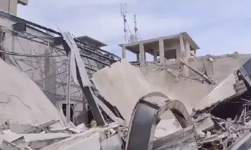 तेलंगाना में बड़ा हादसा : निर्माणाधीन इनडोर स्टेडियम गिरा, तीन लोगों की मौत 10 घायल तेलंगाना में बड़ा हादसा : निर्माणाधीन इनडोर स्टेडियम गिरा, तीन लोगों की मौत 10 घायल