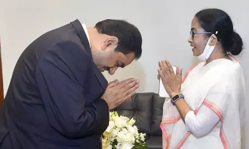 ममता बनर्जी का बडा कारनामा, महुआ मोइत्रा विवाद के बीच अडानी ग्रुप से छीना 25 हजार करोड़ का प्रोजेक्ट ममता बनर्जी का बडा कारनामा, महुआ मोइत्रा विवाद के बीच अडानी ग्रुप से छीना 25 हजार करोड़ का प्रोजेक्ट